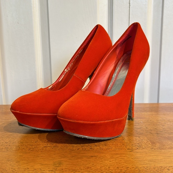 The Most Amazing Orange Velvety Platform Pumps - Picture 2 of 12